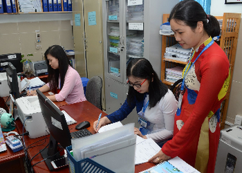 8/3 những bông hoa xinh đẹp của Bệnh viện Quận 11 vẫn say mê công việc luôn vì bệnh nhân