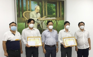 Quận 11: Khen thưởng đột xuất các tập thể tiêu biểu trong công tác phòng chống dịch Covid-19