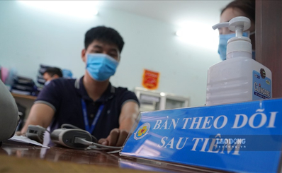 TPHCM tiêm vaccine ngừa COVID-19 cho y, bác sĩ tuyến quận huyện