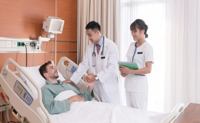 Loại hình nào cần được quan tâm và đầu tư để phát triển nguồn nhân lực y tế chất lượng cao cho y tế cơ sở