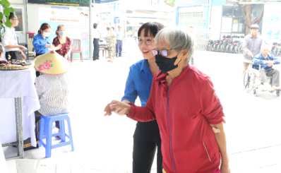 (nhandan.vn) Hết lòng vì bệnh nhân nghèo