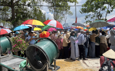 TP. Hồ Chí Minh: Ngay sau phục vụ lễ 30/4, Ngành y tế thành phố tiếp tục tăng cường lực lượng chăm sóc y tế cho Vesak 2025