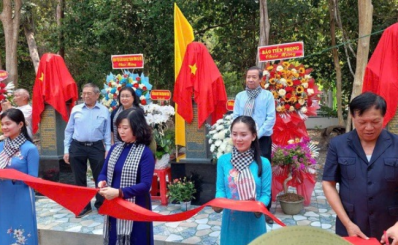 Xúc động lễ khánh thành 8 bức tượng thầy thuốc tiêu biểu tại di tích căn cứ Trung ương Cục miền Nam