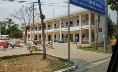 'Tôi là tiếp viên đi cách ly, ở đây chẳng khác chuyến bay nghỉ dưỡng: dịu nhẹ cõi lòng'