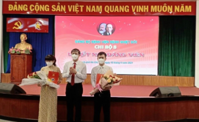 Đảng bộ Ngành Y tế Thành phố phát triển đảng viên trong tâm dịch