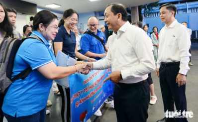 100 y, bác sĩ TP.HCM mang thuốc men, thiết bị y tế lên đường chi viện Đắk Lắk