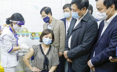 377 người tiêm chủng vắc xin COVID-19 ngày đầu tiên ở Việt Nam chưa ghi nhận phản ứng sau tiêm