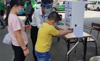 “Máy sát khuẩn tay tự động” tại bệnh viện Nhi Đồng 1