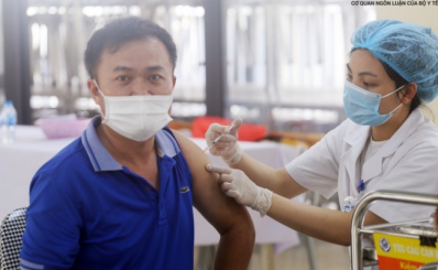 Thủ tướng yêu cầu hoàn thành tiêm vaccine COVID-19 mũi 3 cho người trên 18 tuổi trong quý I/2022