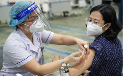 TP. Hồ Chí Minh: Người dân đi tiêm vắc xin phòng COVID-19 tăng cao