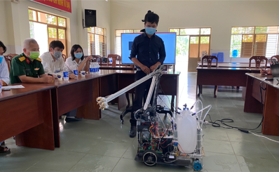 Bệnh viện dã chiến Củ Chi chính thức đưa robot khử khuẩn phòng cách ly vào hoạt động thay thế cho nhân viên y tế