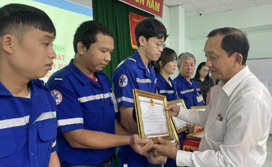 Khen thưởng kíp cấp cứu ép tim 60 phút hồi sinh người ngưng thở