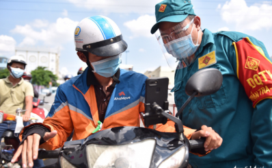 TP.HCM bổ sung đối tượng được ra đường, nêu rõ nhóm người không cần giấy đi đường khi qua chốt