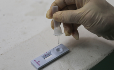 Omicron có 'trốn' test nhanh?