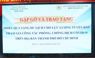 Sở Du lịch TPHCM gặp gỡ và trao tặng Bệnh viện Quận 11 phiếu quà tặng du lịch cho lực lượng tuyến đầu chống dịch tham gia công tác phòng, chống dịch Covid-19